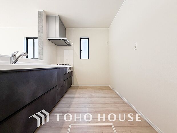 広々としたキッチンスペースで快適に作業ができると、毎日のお料理もより一層楽しく取り組めそうですね。