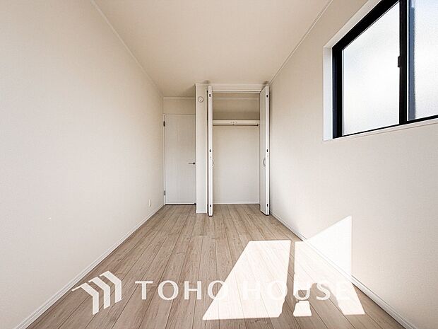 一日の疲れを癒やしてくれる主寝室。時を忘れて過ごす場所として過ごせるお部屋。