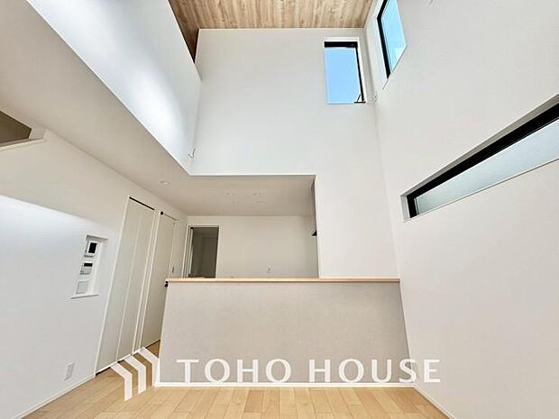 朝は爽やかな日差しを浴びながら、家族みんなでおいしい朝食。昼下がりにはのんびりと過ごすひと時。