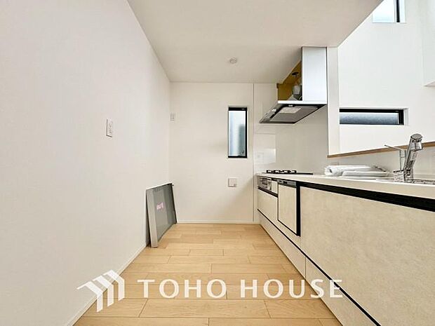 美しく使いやすいキッチン空間。優しい温もりを醸し出すキッチンは料理の為の配慮を随所に注ぎました。