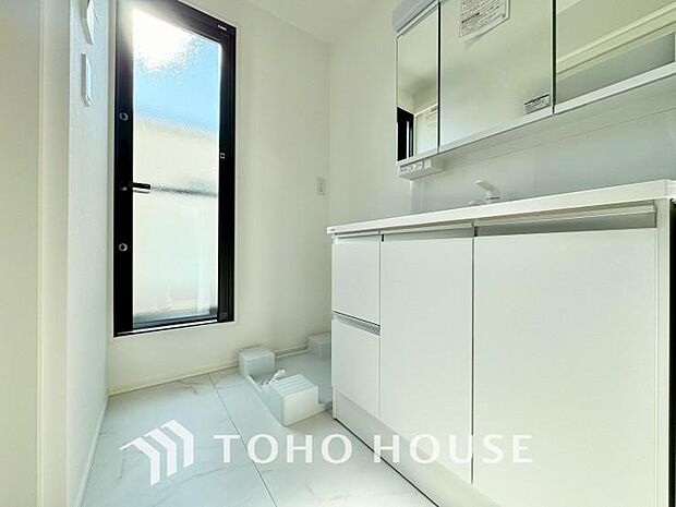 シンプルだからこそ使いやすい。スタンダードなデザインの洗面台はお掃除もしやすくいつも清潔。