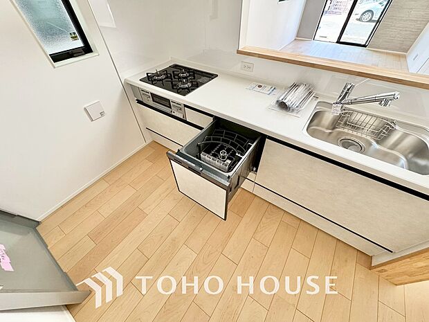 通常の手洗いでは使用出来ないほど高温のお湯や高圧水流を使うことにより汚れを効果的に落とすことができる。