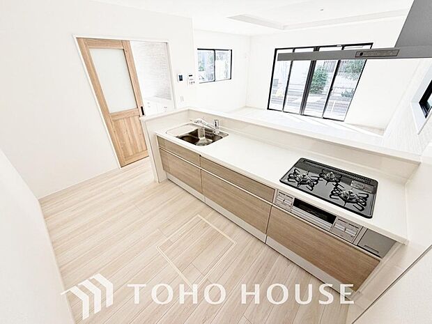 広々キッチンを採用。みんなで作った料理を召し上がりながらの会話は、どのような物になるのでしょうか。