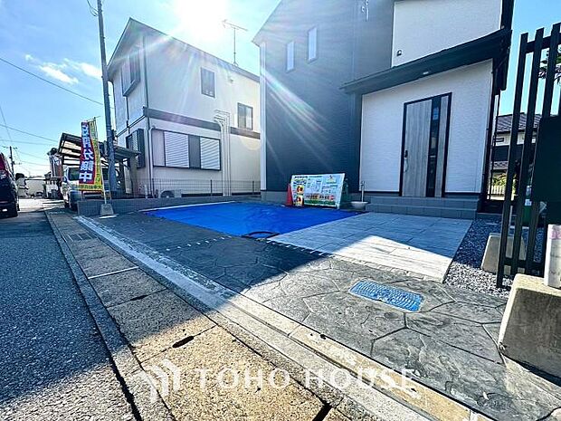 ゆったりとした駐車スペースを確保いたしましたので、大きめのお車でも駐車可能です。