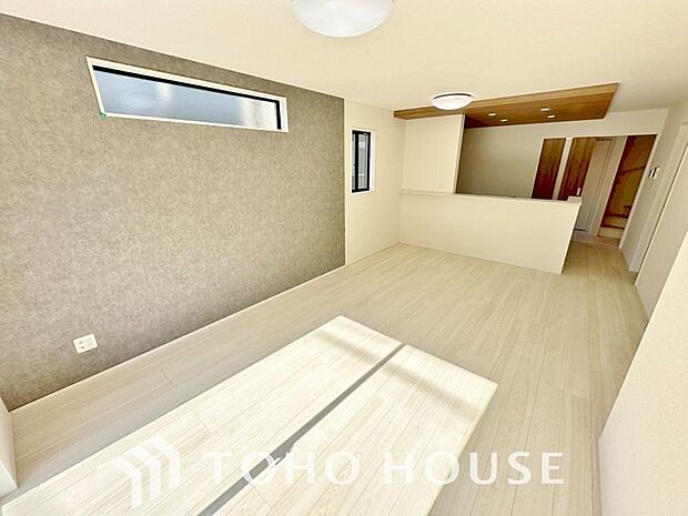 明るく穏やかな空気の中で飲んだり、食べたり、笑ったり。一日の中で多くの時間を過すことになるリビング。