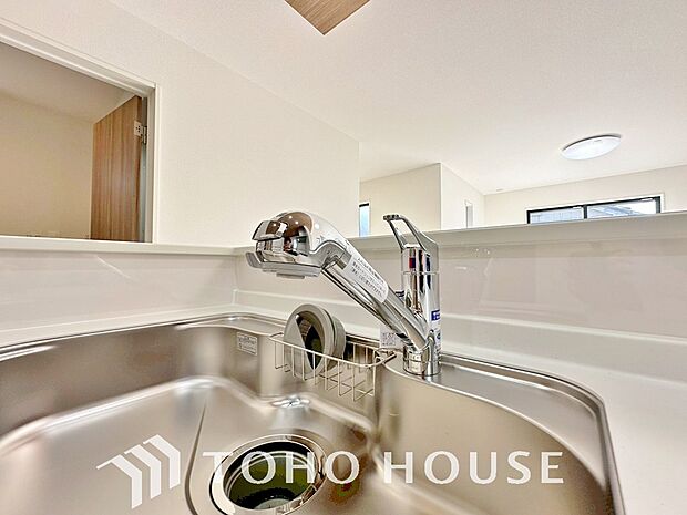 浄水と原水をボタン一つで切り替えられる浄水器一体型水洗。近年主流になりつつある人気の設備です。