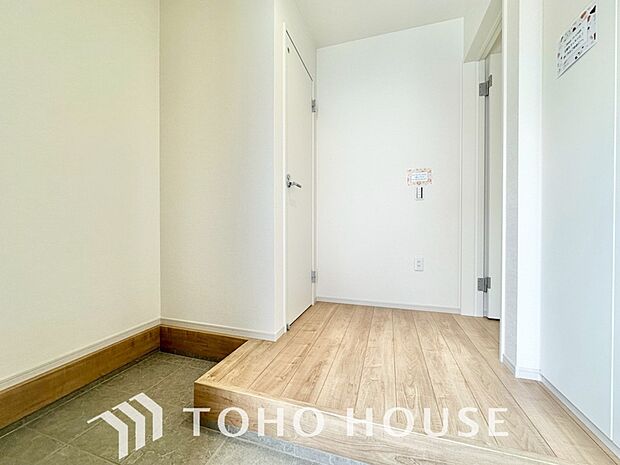 広々した玄関スペースはベビーカーも楽々置けるゆったりスペースが魅力です。