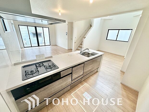 お料理の上手な方が、独壇場でお料理の腕を披露するスタイルに向いているキッチンです。