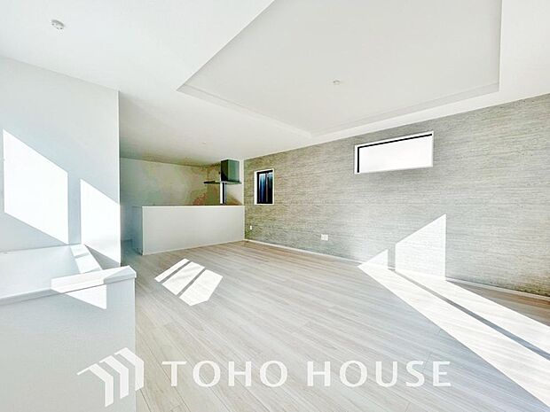 爽やかな通風と採光を存分に感じる事が出来る空間。毎日の暮らしに癒しをもたらす居心地の良いリビング。