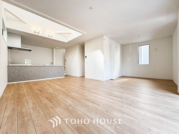 家族皆が集まる場所だからこそ、一番明るく使い勝手のいい空間に仕上げております。