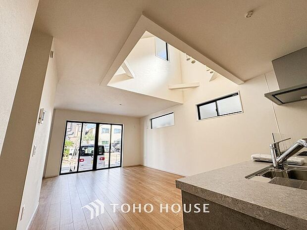 家は、ただ生活する場ではなく、笑顔の毎日、安らぎの日々のために、暮らしを愉しく、快適にする場所。