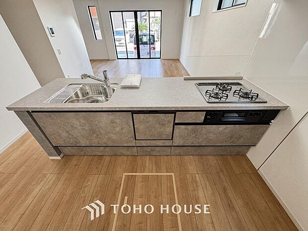 広々キッチンを採用。みんなで作った料理を召し上がりながらの会話は、どのような物になるのでしょうか。