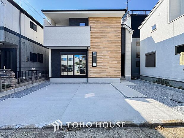 ゆったりとした駐車スペースを確保いたしましたので、大きめのお車でも駐車可能です。