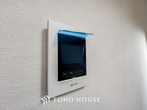誰が来てもわかる様にモニター付きインターホンを設置。家事導線を考慮した個所に設置し、防犯性と利便性に優れ快適と安らぎを合わせた優しい設計。