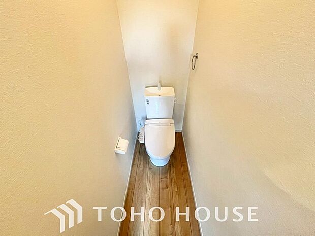 清潔な空間であって頂けますように、目に留まるだけではなく、汚れをふき取り易いフロアと壁紙をチョイス。