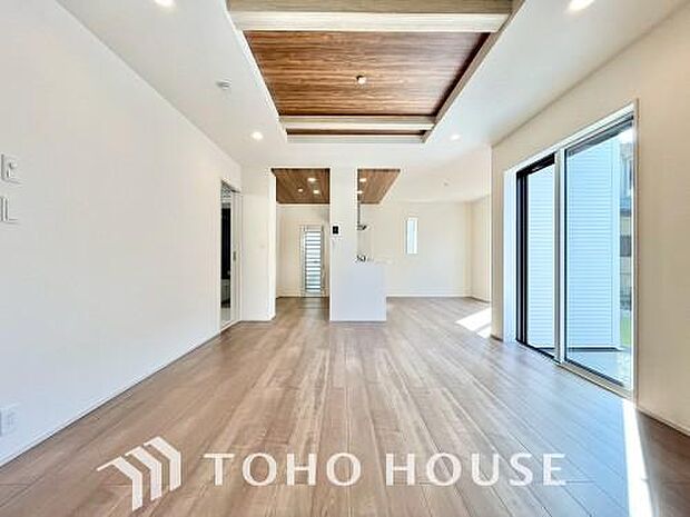 家は、ただ生活する場ではなく、笑顔の毎日、安らぎの日々のために、暮らしを愉しく、快適にする場所。