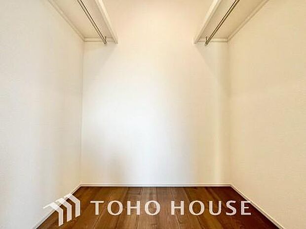 大容量のウォークインクローゼット。大きさ&広さの感覚が画像では伝わりづらいので是非現地をご覧下さい。