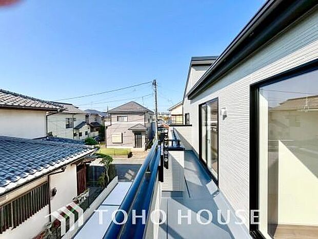 太陽に愛された邸は、陽当り、通風に優れた魅力的で快適さを追求した邸宅です。