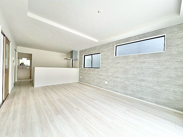 光と風があふれる開放的なリビングダイニングには自然と家族みんなが集まってきます。