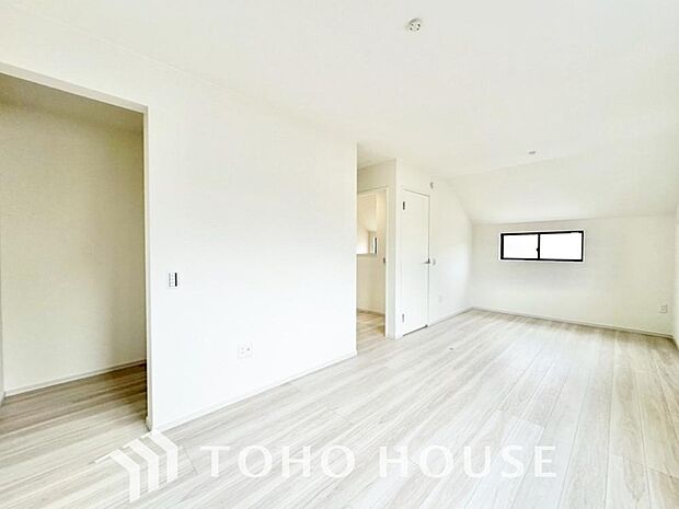 お子様の心と身体を見守る子供部屋として、小さな自立心を育むお部屋作りを見越してご覧下さい。