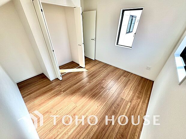 お子様の心と身体を見守る子供部屋として、小さな自立心を育むお部屋作りを見越してご覧下さい。