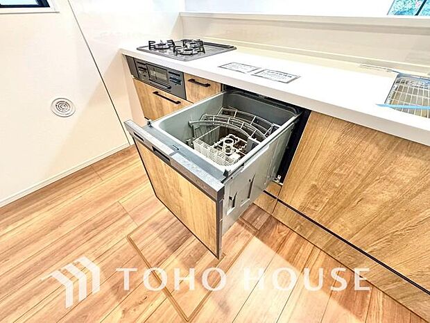 ビルトイン食洗機。高温のお湯や高圧水流を使うことにより汚れを効果的に落とすことができます。