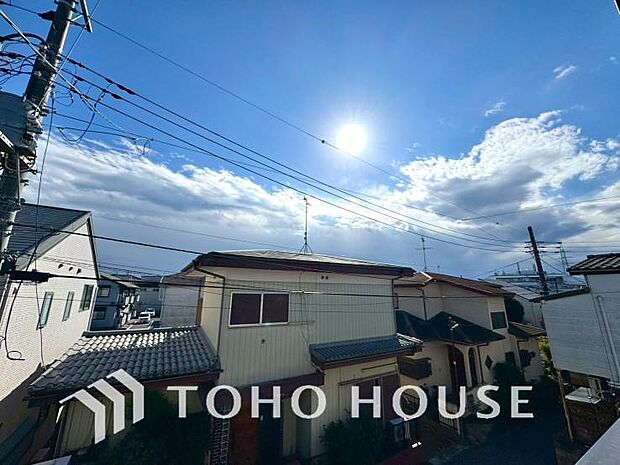 その豊かな眺望にふさわしい空間には、通風・採光にも優れ、心地よい光と風があふれています。