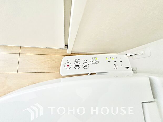 温水洗浄便座付。脱臭機能なども備え、快適な空間に。