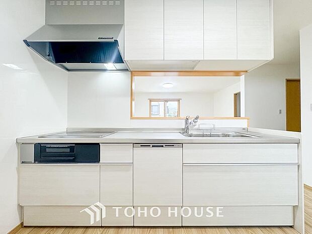 充実した収納スペースを搭載したシステムキッチンは、日々の家事がはかどります。