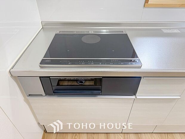 火を使わないので、立ち消えなどの心配もなく安心。またフラットなトッププレートはお手入れ簡単です。