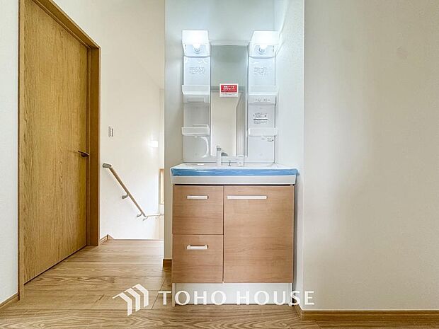 手洗いスペースを設けており、洗面室に行く手間を省くことが出来る嬉しい配慮がされています。