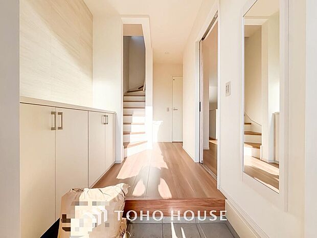 毎日みんなを見送り、そして迎え入れる場所だから。帰りたくなる家をテーマに設計した、自慢の玄関です。