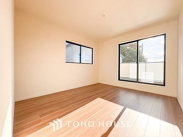 心と体をゆったりと安らげる主寝室。寝室のゆとりが大きい分だけ、暮らしの安らぎは深まります。