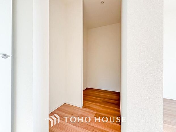 お子様のおもちゃやゴルフバック等、大きなお荷物をお持ちの方や、お荷物が多い方でも安心のスペースです。