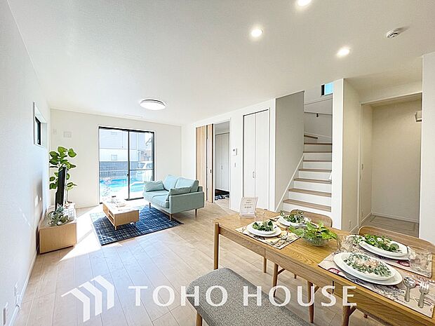 造りこんだ空間演出の妙が生み出す光と質のハーモニーはこの住宅のクオリティの良さを実感させてくれます。