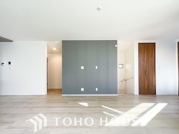 作り手の「気持ちの良いリビングでお過ごししていただきたい」という思いを感じさせます。