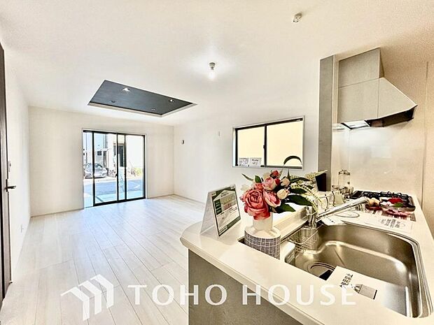 家は、ただ生活する場ではなく、笑顔の毎日、安らぎの日々のために、暮らしを愉しく、快適にする場所。