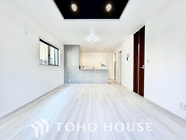 作り手の「気持ちの良いリビングでお過ごししていただきたい」という思いを感じさせます。