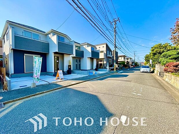 周辺環境とのコラボレーションにより明るく開放的な空間を演出しております。