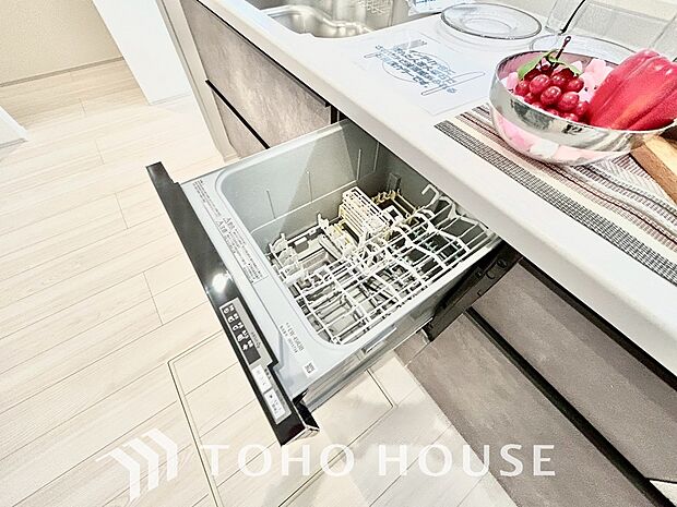 高温水や高圧水流を使う事で効率よく食器洗浄できます。殺菌効果も高いので哺乳瓶等を洗う際にも便利です。