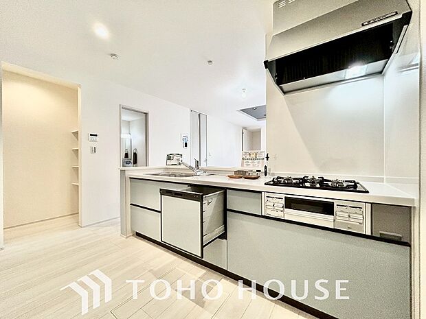 広々キッチンを採用。みんなで作った料理を召し上がりながらの会話は、どのような物になるのでしょうか。