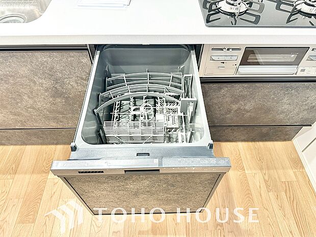 通常の手洗いでは使用出来ないほど高温のお湯や高圧水流を使うことにより汚れを効果的に落とすことができる。