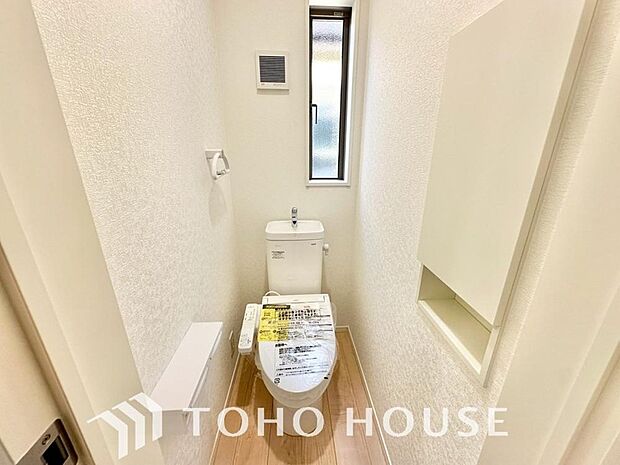 清潔な空間であって頂けますように、目に留まるだけではなく汚れをふき取り易いフロアと壁紙をチョイス。