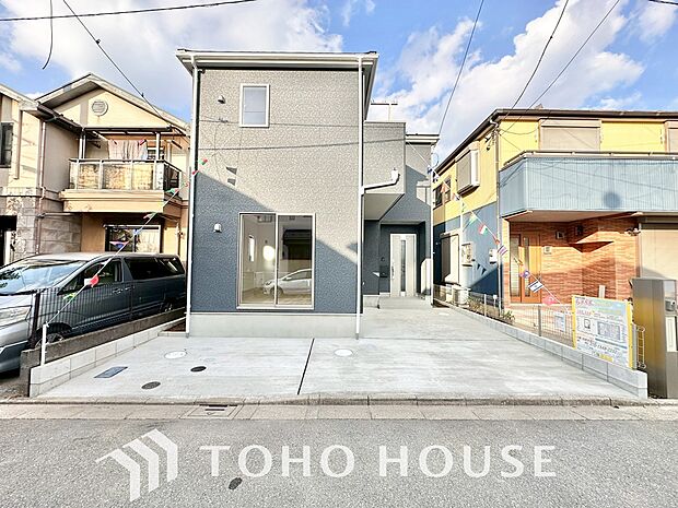 マンションとは違う敷地内駐車。ご主人様のお車のお手入れにも気合が入りますね。