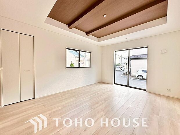 光が注がれる青い空から鮮やかに赤色にゆっくりと染まる。そんな優しい時間がここでは流れてゆく。