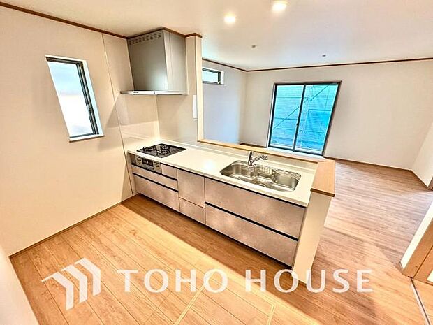 広々キッチンを採用。みんなで作った料理を召し上がりながらの会話は、どのような物になるのでしょうか。