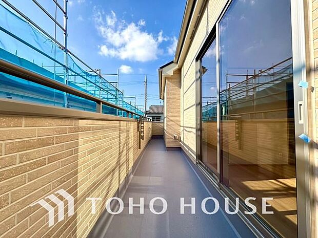 陽光に愛され、環境に恵まれ、家族に包まれた邸宅は、どんなに月日が経っても色褪せる事なく輝き続けます。