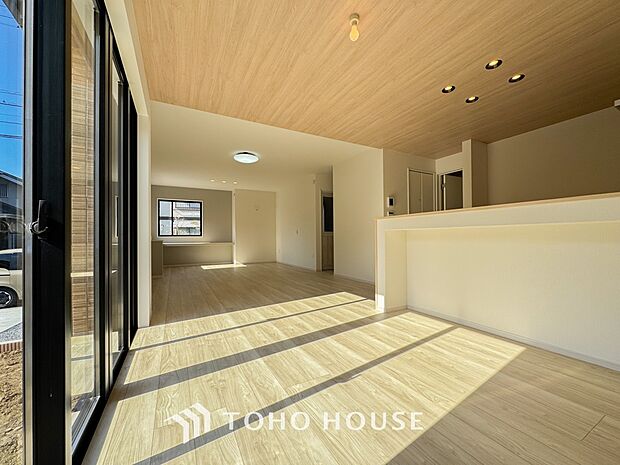 造りこんだ空間演出の妙が生み出す光と質のハーモニーはこの住宅のクオリティの良さを実感させてくれます。