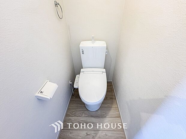 十分な広さと清潔感のあるカラーで纏まったおトイレ。時間に余裕とゆとりを持たせます。