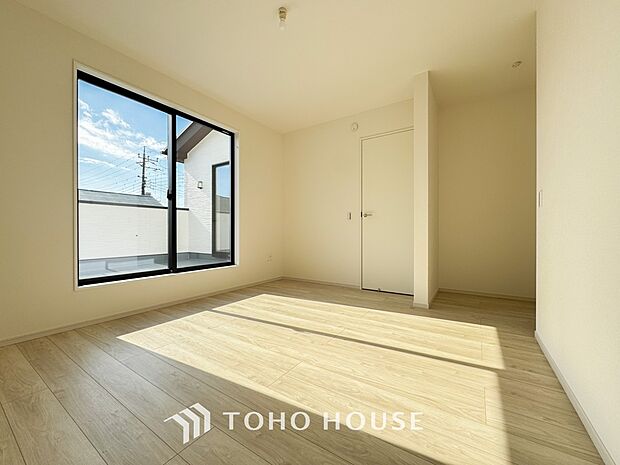 白を基調とした室内は、明るい住空間を造り出すだけでなく、清潔感をもたらしてくれます。